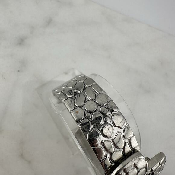 Women’s Silver Pebbled Cross Cuff Watch Mother of Pearl Dial - Has New Battery - Picture 6 of 14